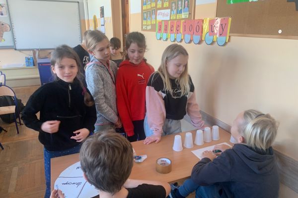 Wróżby z kubeczkami