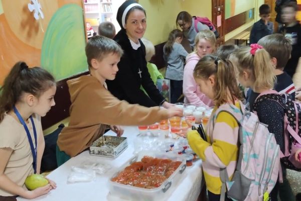 Kiermasz słodkości w klasach młodszych