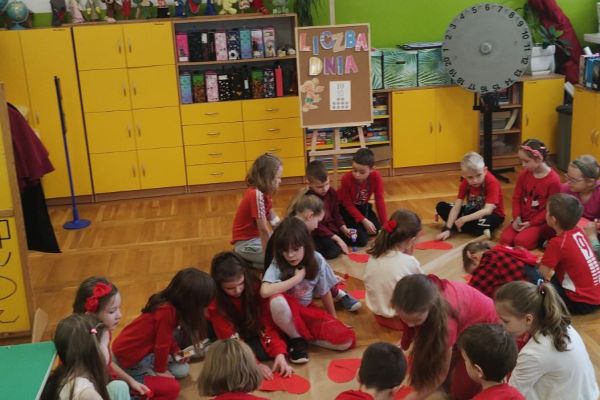 Walentynkowe obliczenia - Liczba dnia 10 w klasie 1b