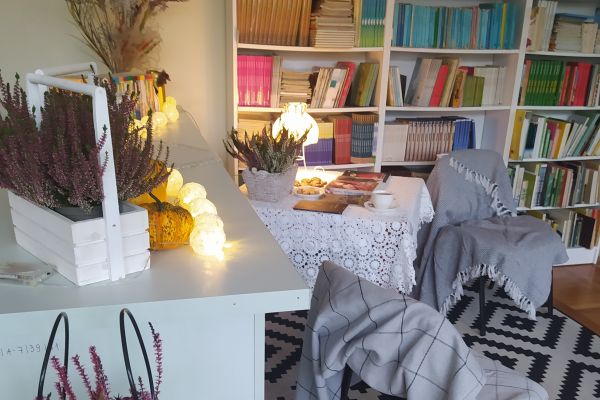 Kącik czytelniczy w bibliotece