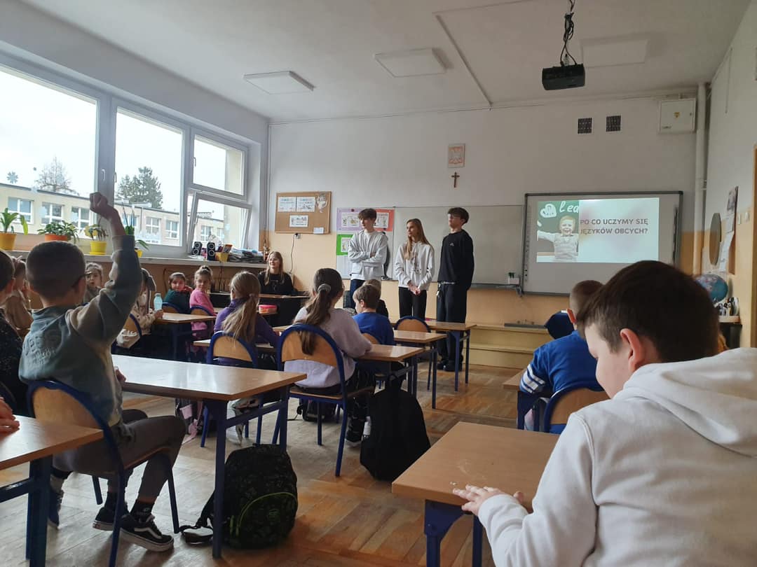 zwolnieni z teorii