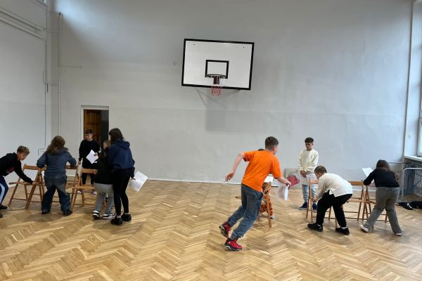 „Strajk dzieci wrzesińskich” – szkolne przedstawienie klasy 6b