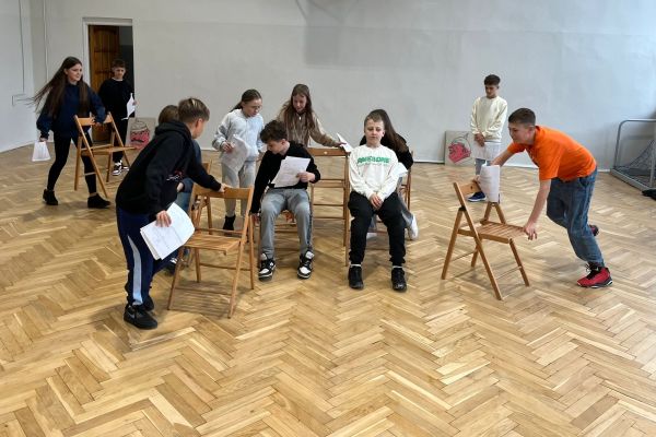 „Strajk dzieci wrzesińskich” – szkolne przedstawienie klasy 6b