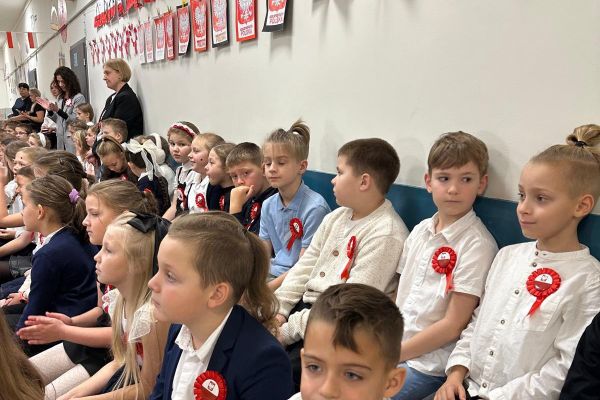 Koncert patriotyczny w młodszych klasach