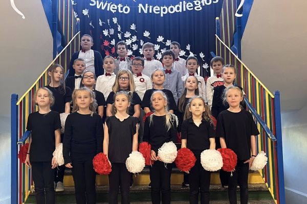 Koncert patriotyczny w młodszych klasach