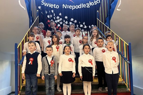 Koncert patriotyczny w młodszych klasach