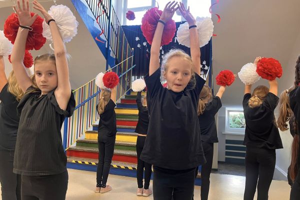 Koncert patriotyczny w młodszych klasach