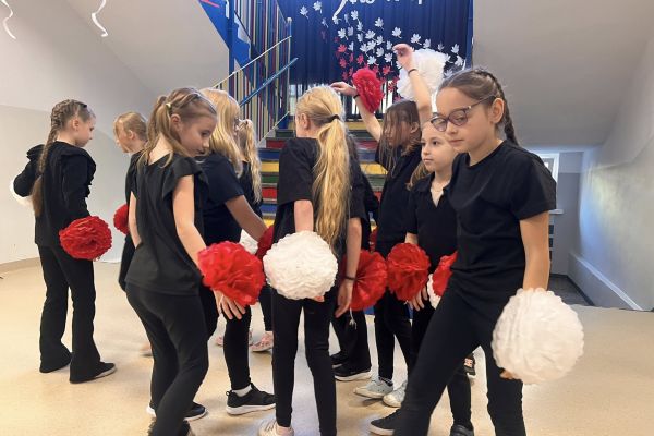 Koncert patriotyczny w młodszych klasach