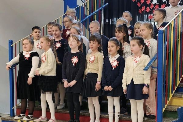 Koncert patriotyczny w młodszych klasach