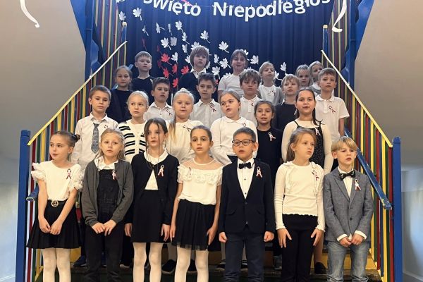 Koncert patriotyczny w młodszych klasach