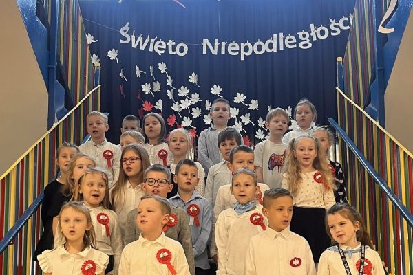Koncert patriotyczny w młodszych klasach