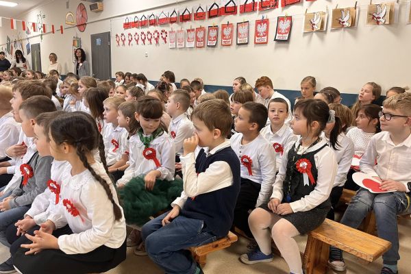 Koncert patriotyczny w młodszych klasach