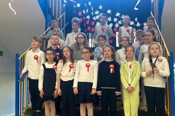 Koncert patriotyczny w młodszych klasach