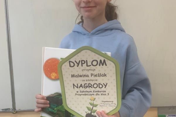 Laureatka Szkolnego Konkursu Przyrodniczego z klasy 3c