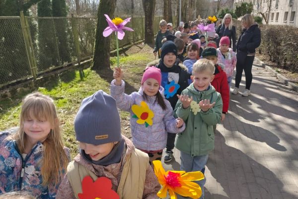 Wiosenny przemarsz w klasach młodszych