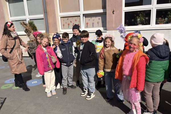 Wiosenny przemarsz w klasach młodszych