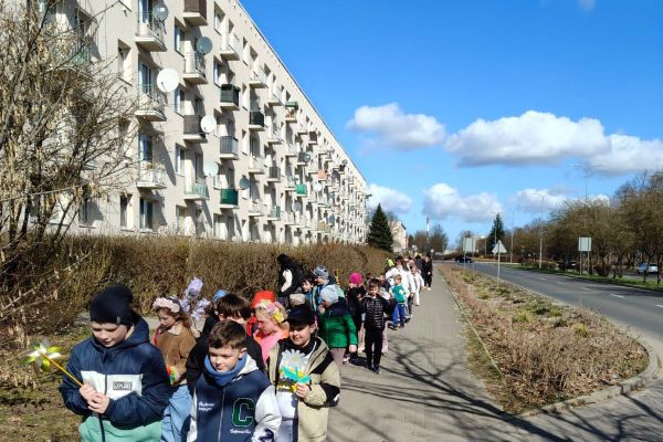Wiosenny przemarsz w klasach młodszych