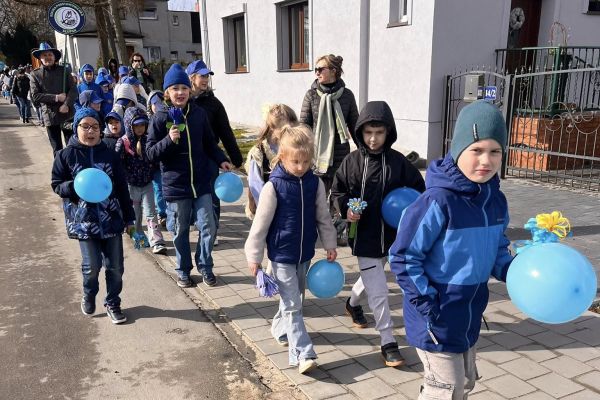 Przemarsz z okazji Światowego Dnia Świadomości Autyzmu