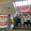 Klasa_1c_spiewa_piesn_patriotyczna